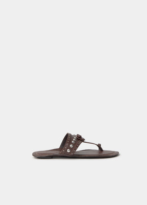 Sandalia plana tachas