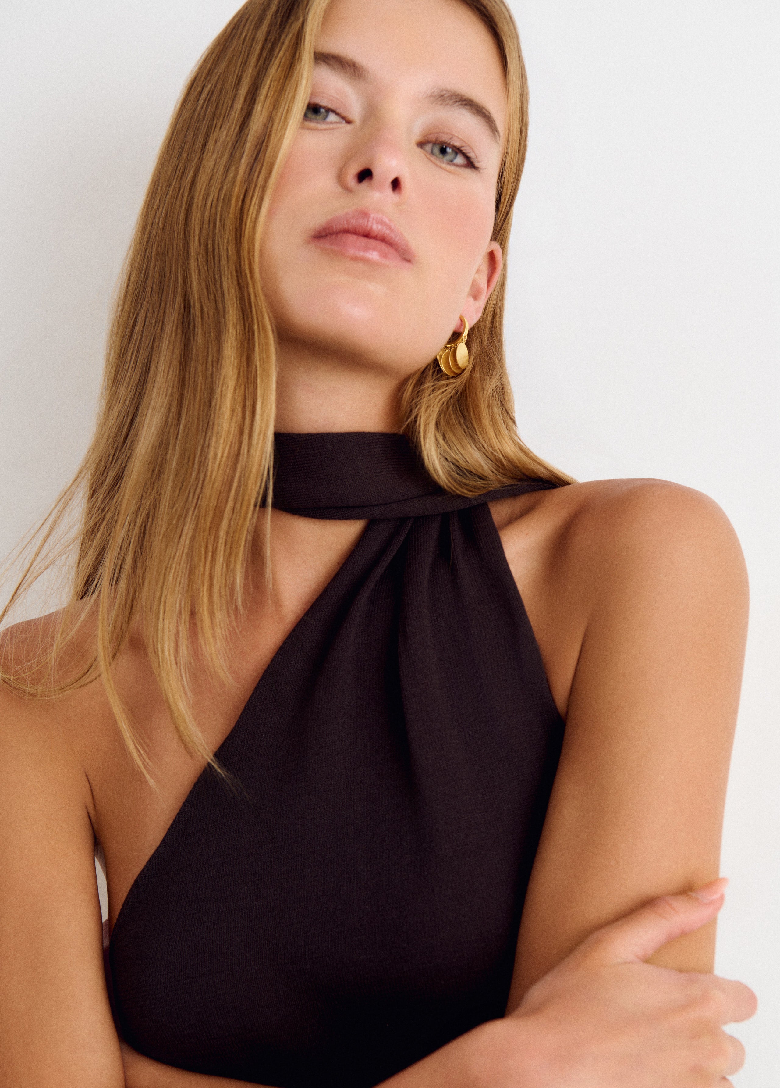 Asymmetric top with scarf