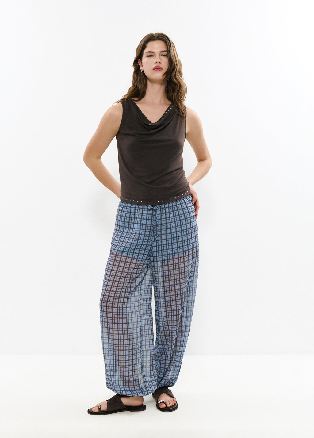 Sandalia plana serraje anillo