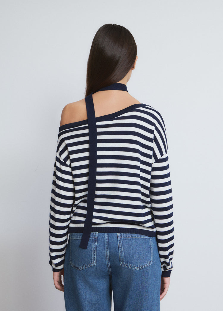 Asymmetrischer Pullover mit Streifen und Choker