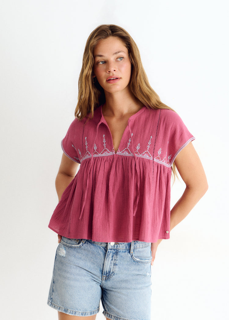 Blusa bordado escote
