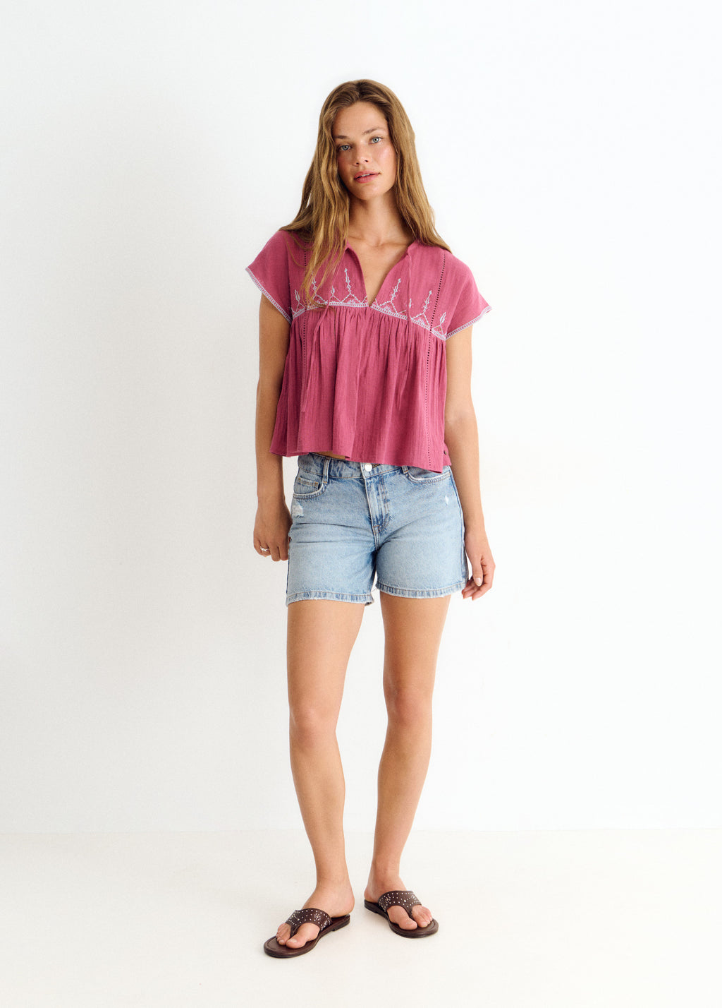 Blusa bordado escote