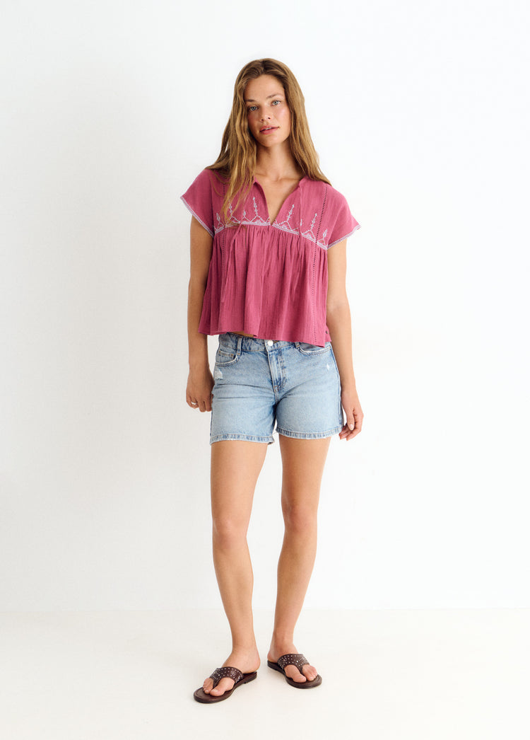 Blusa bordado escote