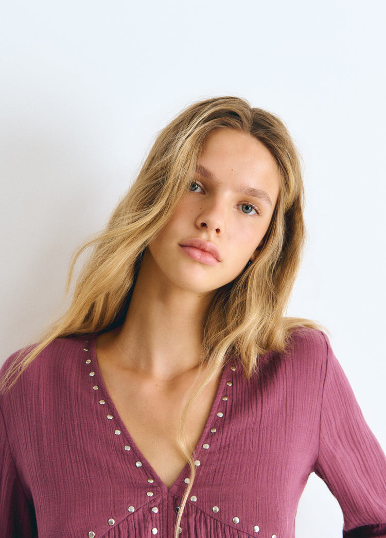 Blouse à manches longues avec clous décoratifs