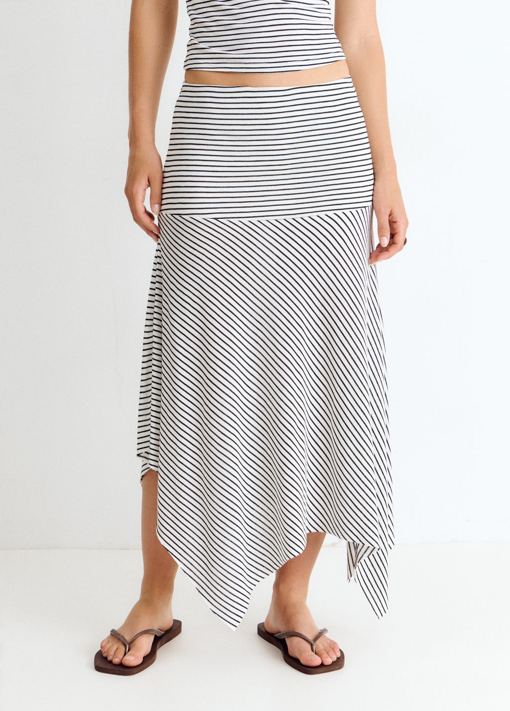 Falda midi raya tejida