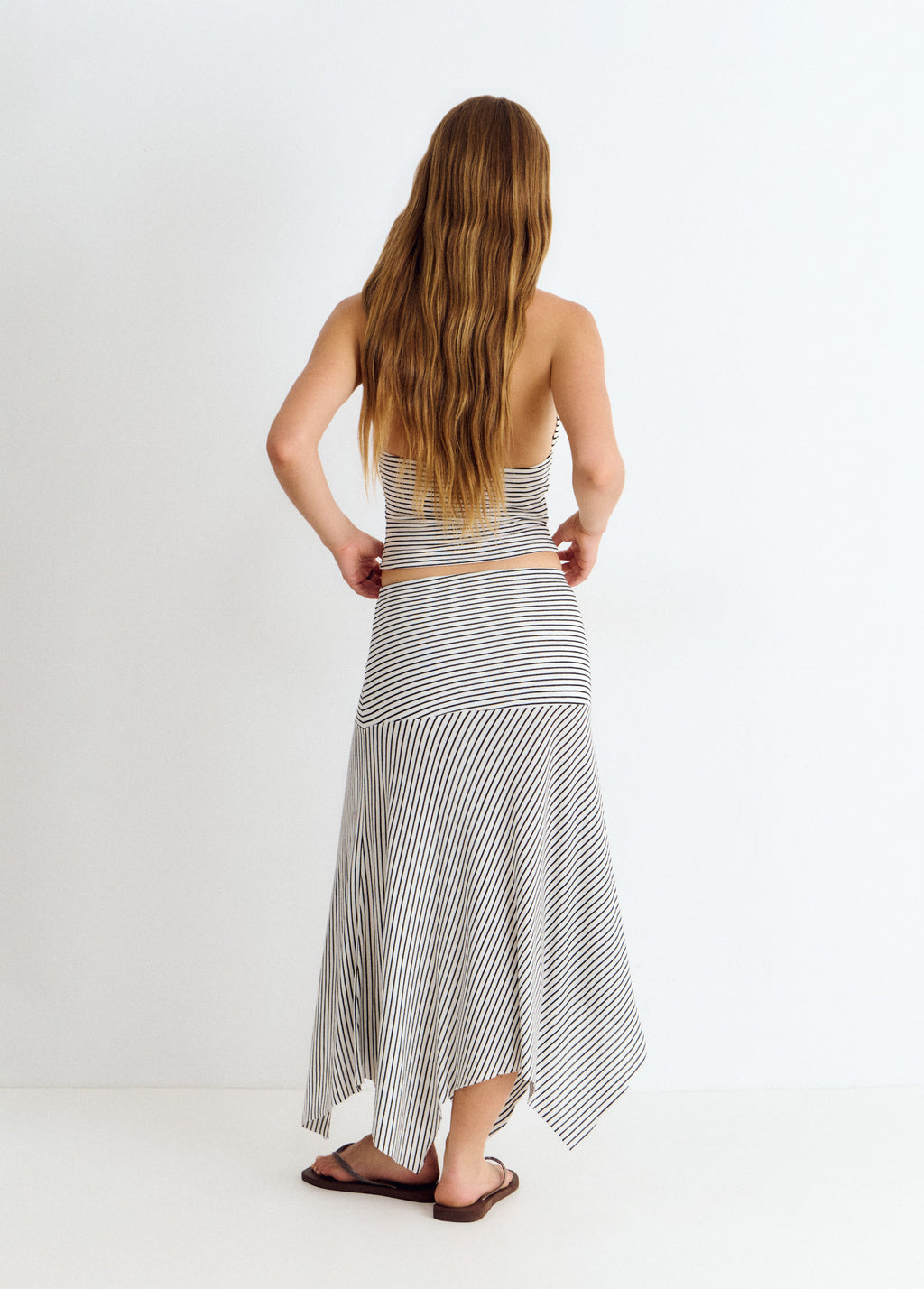 Falda midi raya tejida