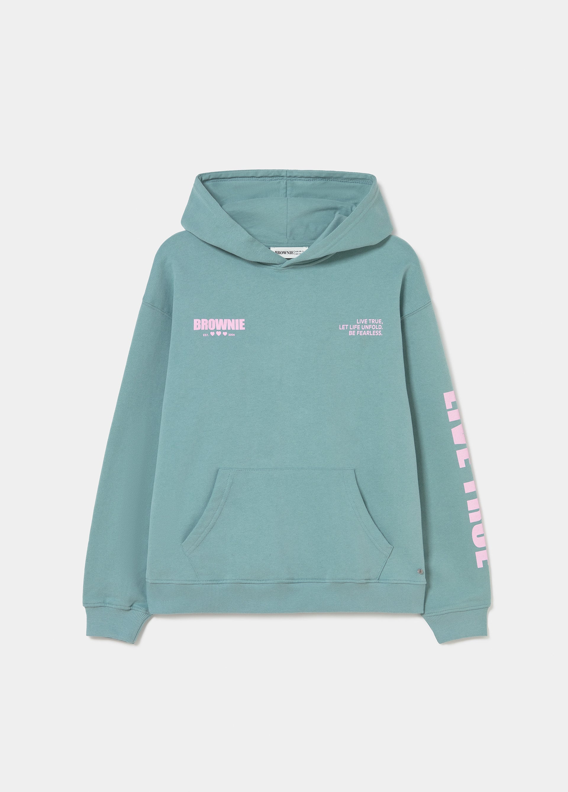 Sudadera de color verde agua con parche en el pecho y letras en la manga