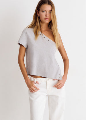 Asymmetrisches Shirt mit Blume und Nieten
