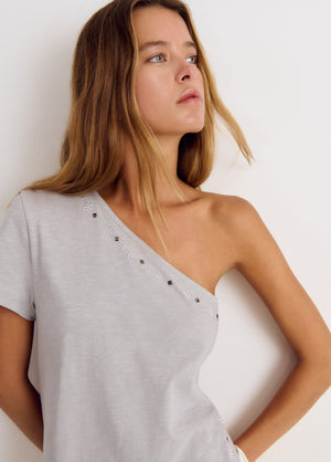 Asymmetrisches Shirt mit Blume und Nieten