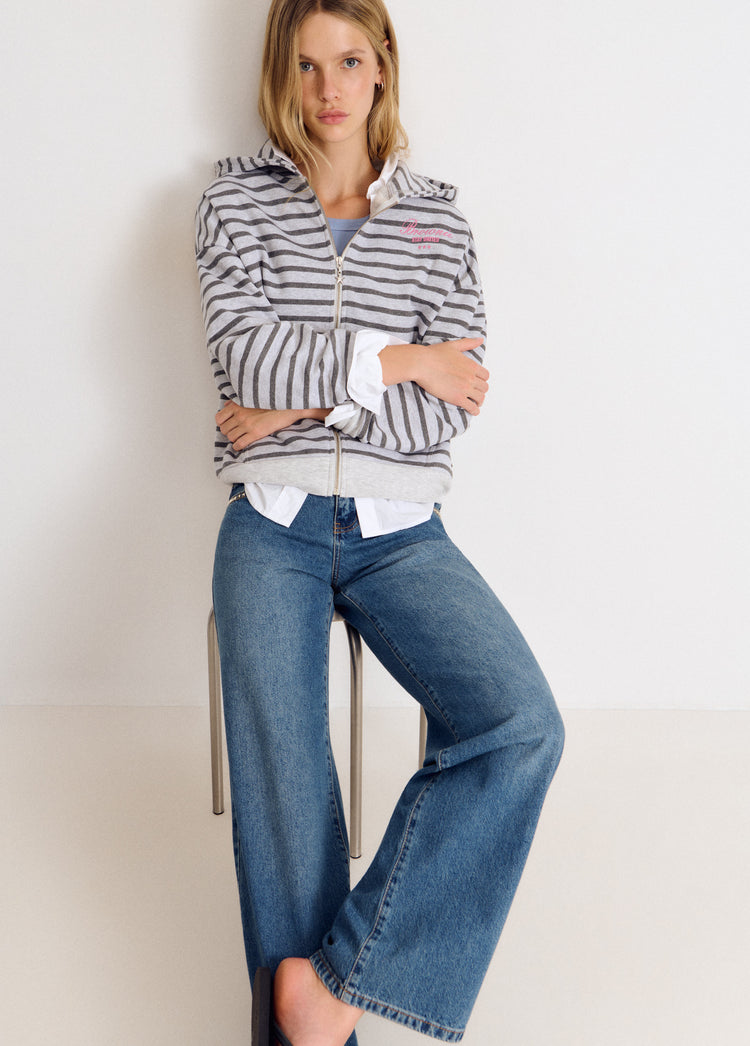Sweat-shirt zippé à rayures et broderie