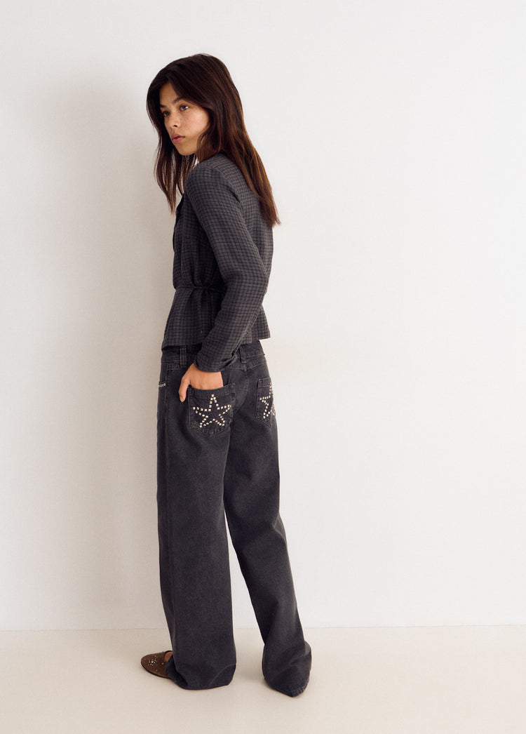 Texano com tachas em forma de estrelas