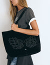 Sac cabas avec ailes et clous métalliques