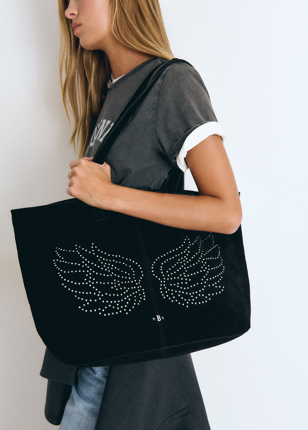 Sac cabas avec ailes et clous métalliques