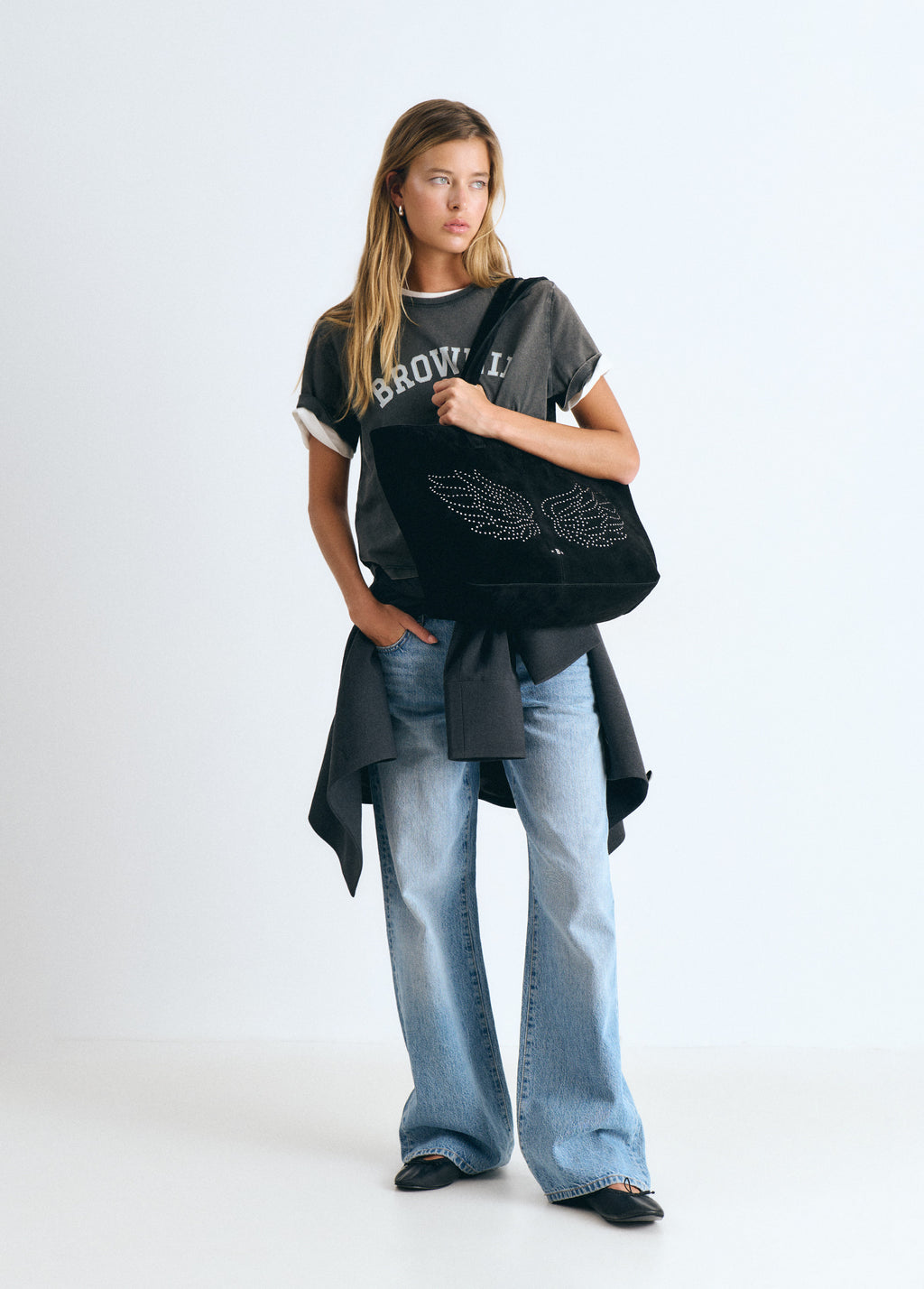 Sac cabas avec ailes et clous métalliques