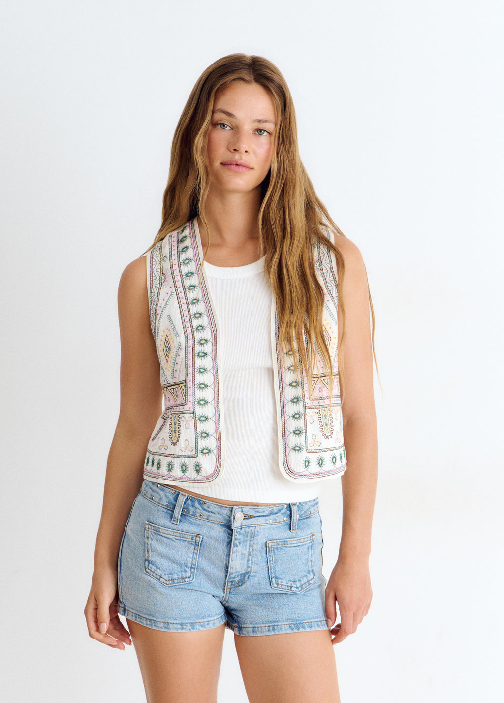 Geborduurd vest