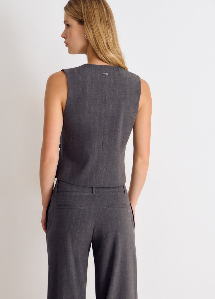 Gilet met houtje-touwtjesluiting