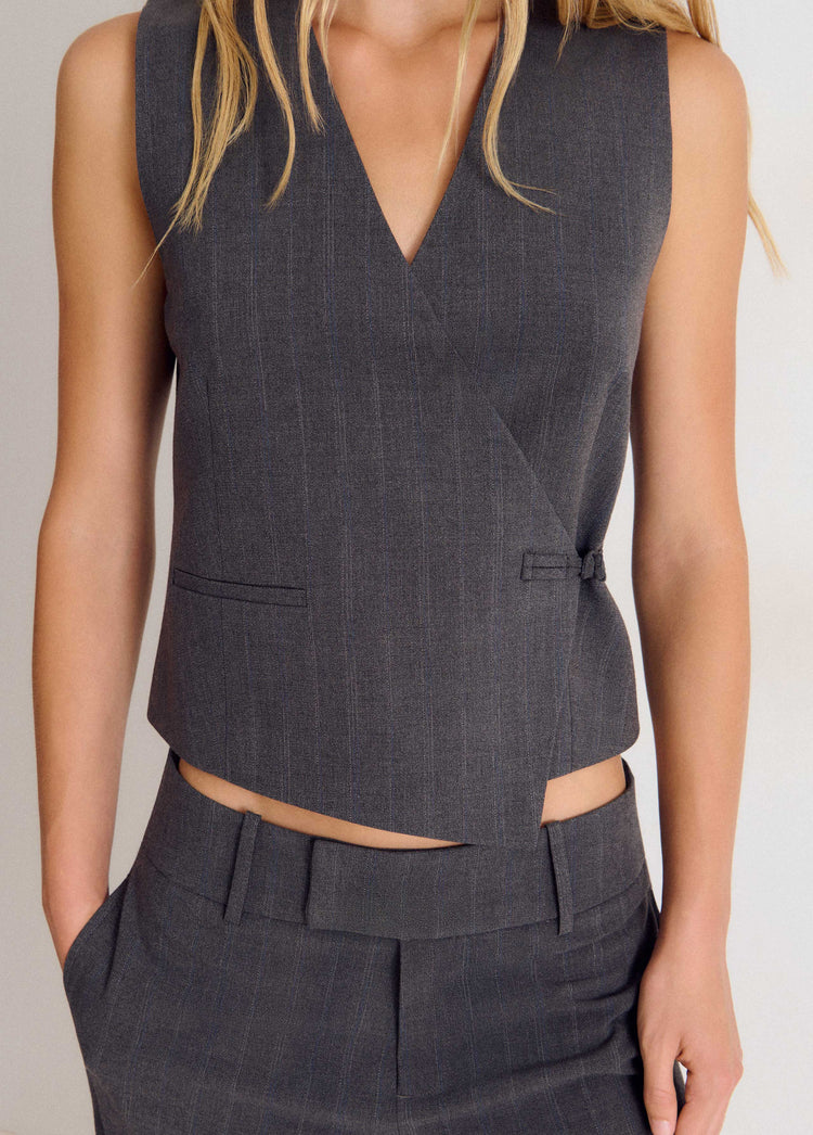 Gilet met houtje-touwtjesluiting