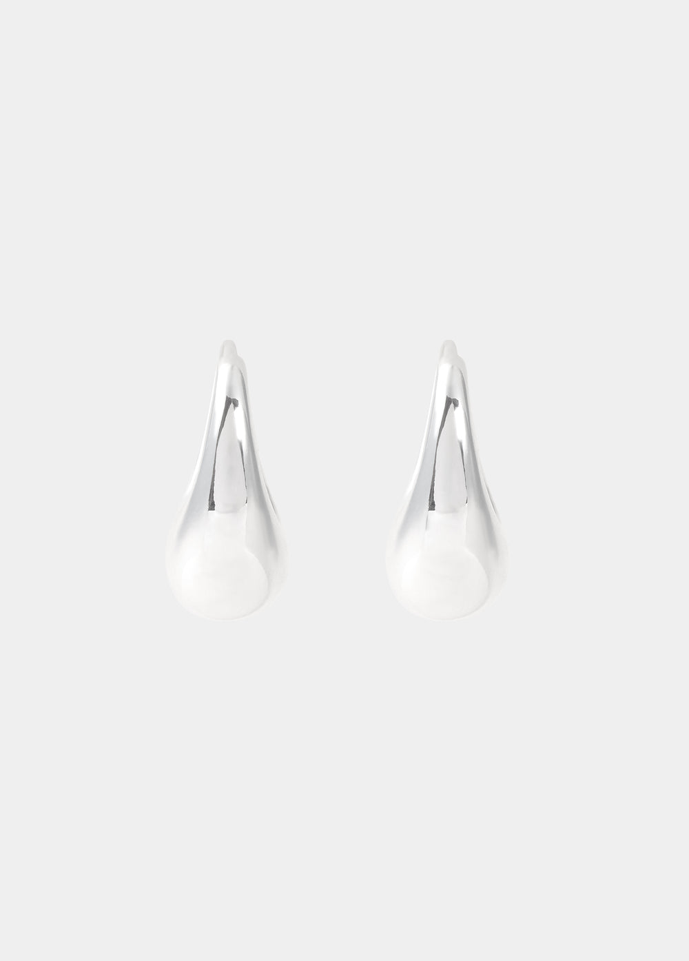 Petites boucles d’oreilles argentées