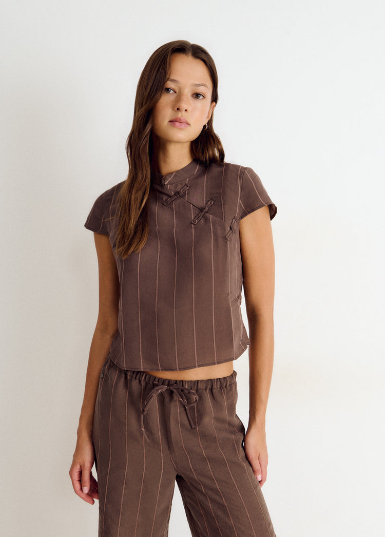 Top manga caída with stripes