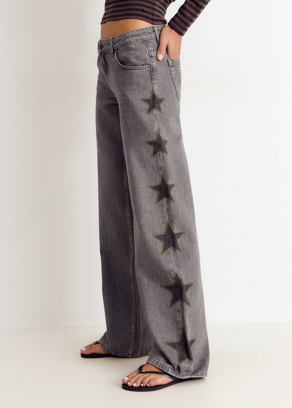 Jeans with stars and side studs