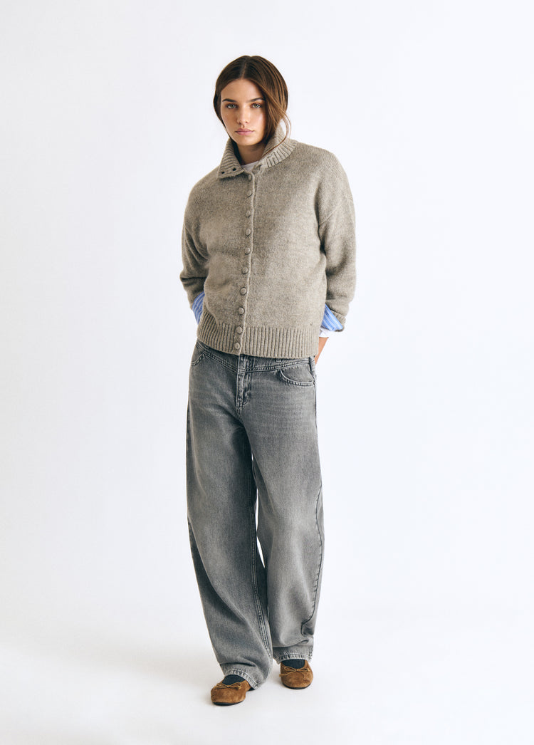 Knitted jacket with buttons
