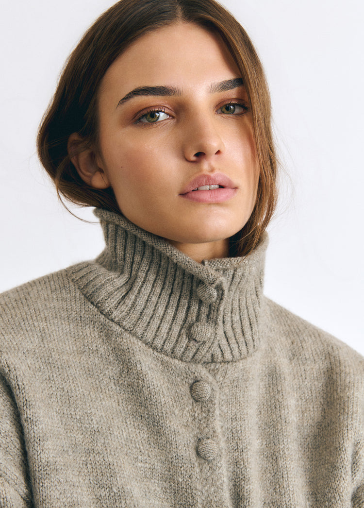 Knitted jacket with buttons