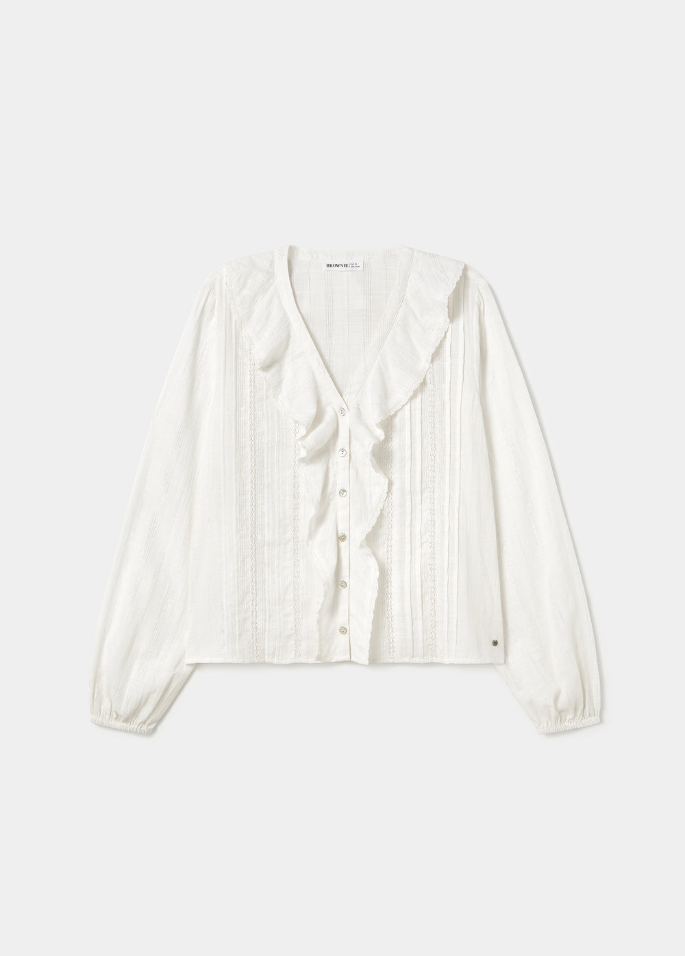 Blusa blanca de manga larga con volantes y bordados en el frente