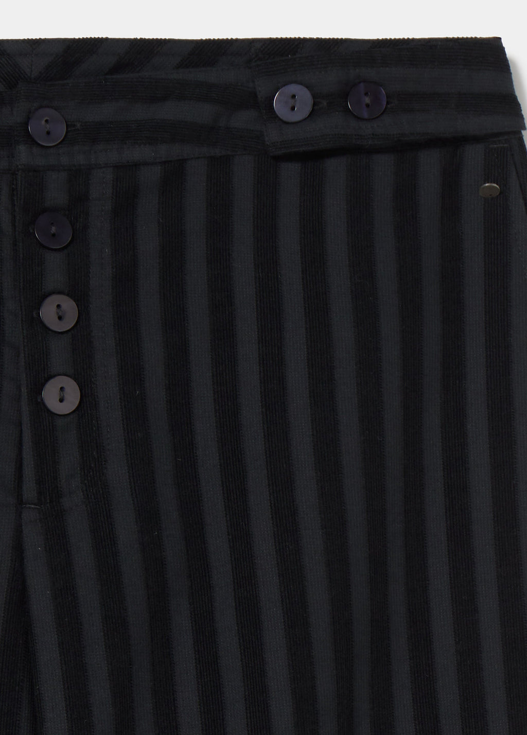 W27-0618-030-800_NEGRO_WEB1.jpg