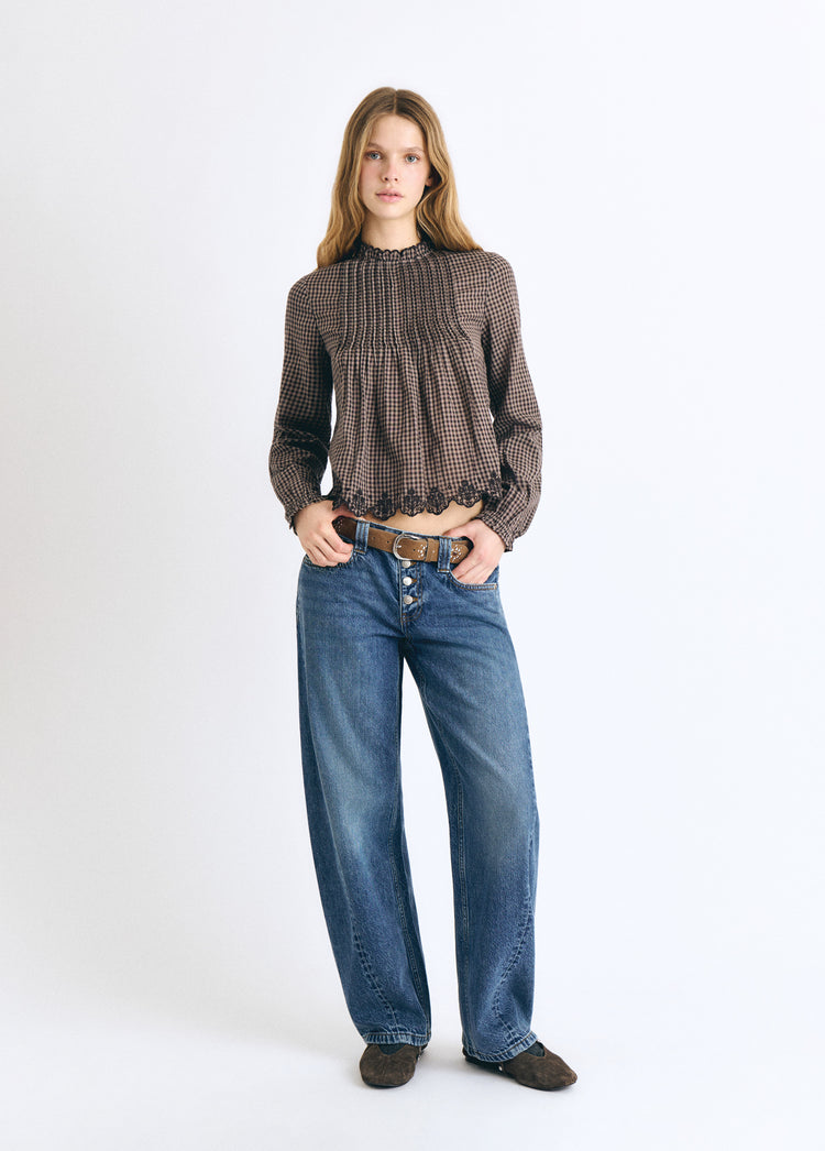 Bluse mit Karomuster und besticktem Saum