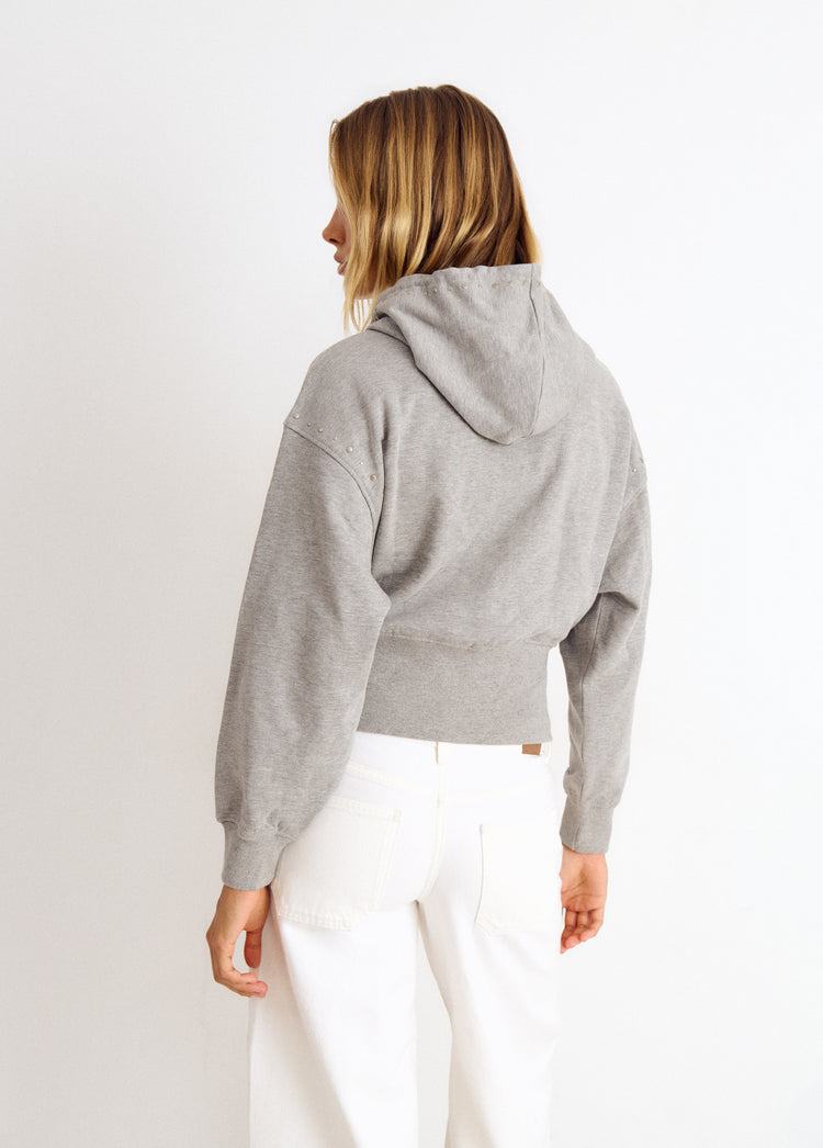 Kapuzenpullover mit Nieten