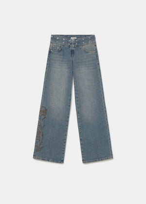 Jeans mit Nieten am Bund und Stickerei