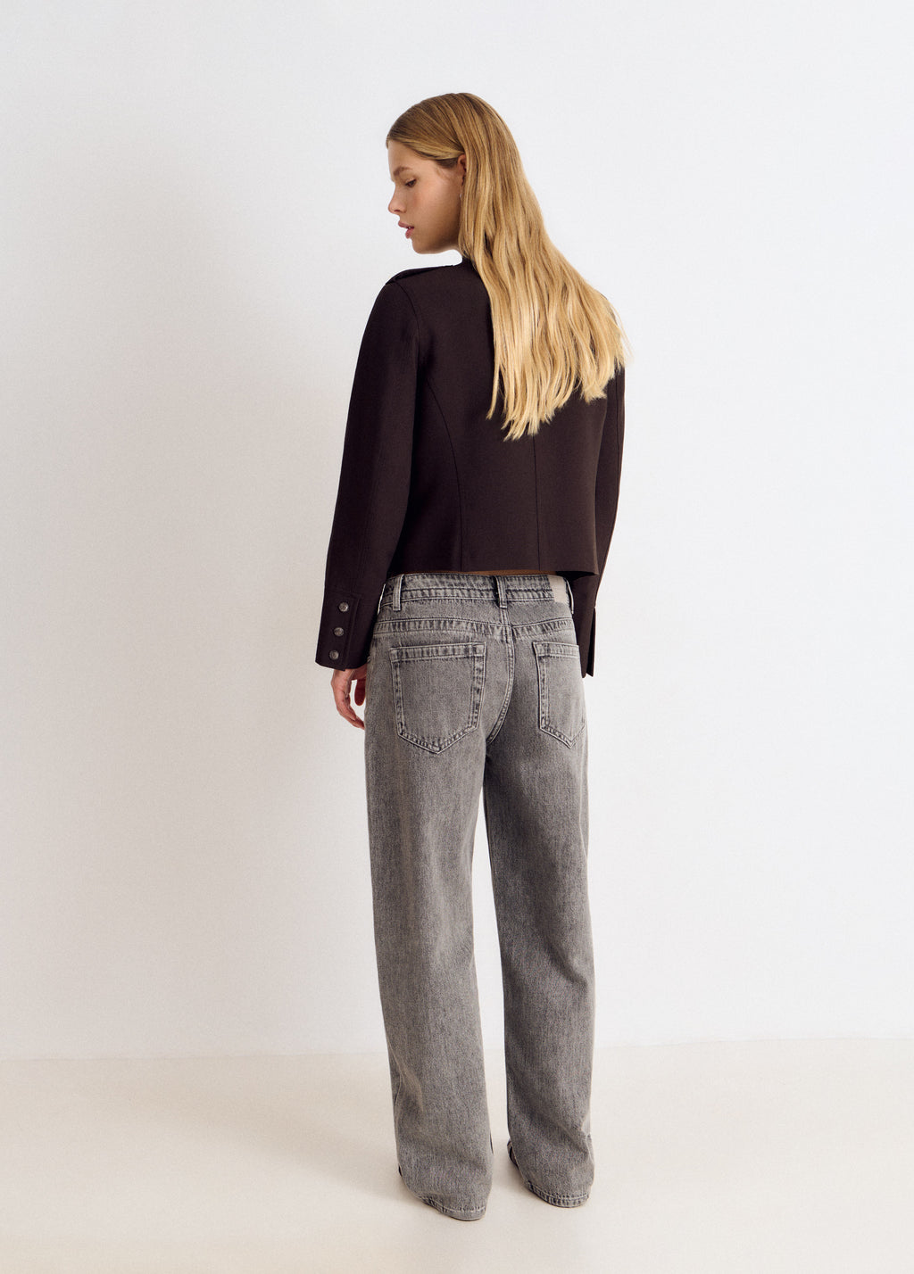 Jeans im Barrel-Schnitt mit mittelhohem Bund