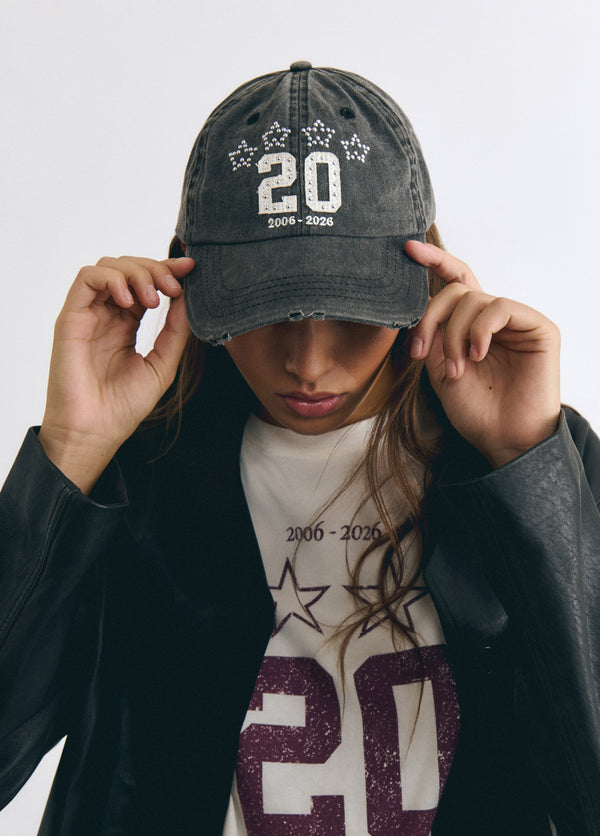 Gorra 20 aniversario tachas