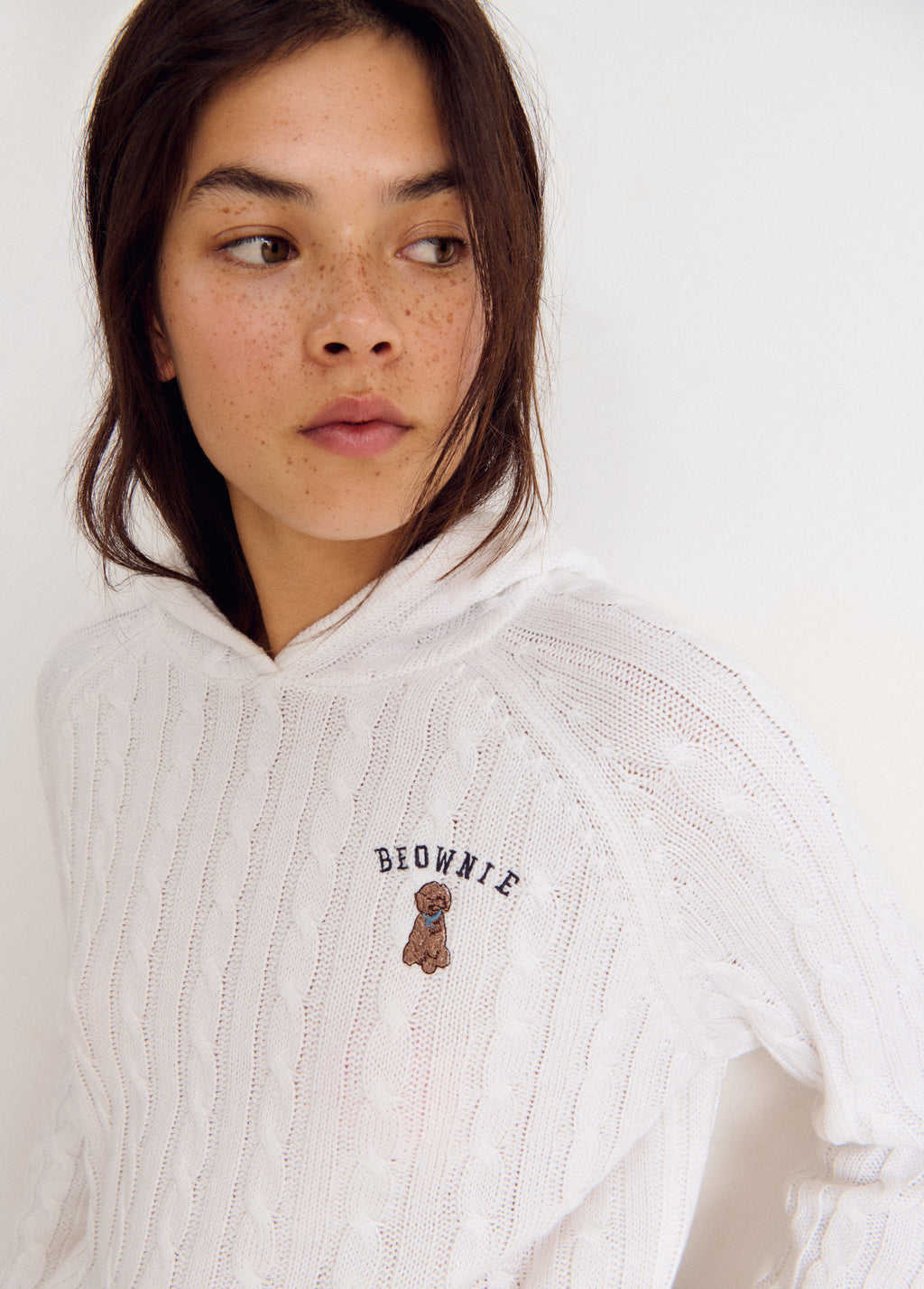 Zopfmuster-Pullover mit Stickerei