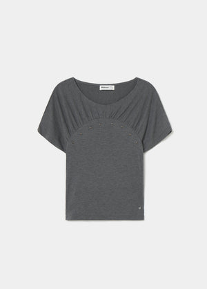 Front-cut t-shirt with studs