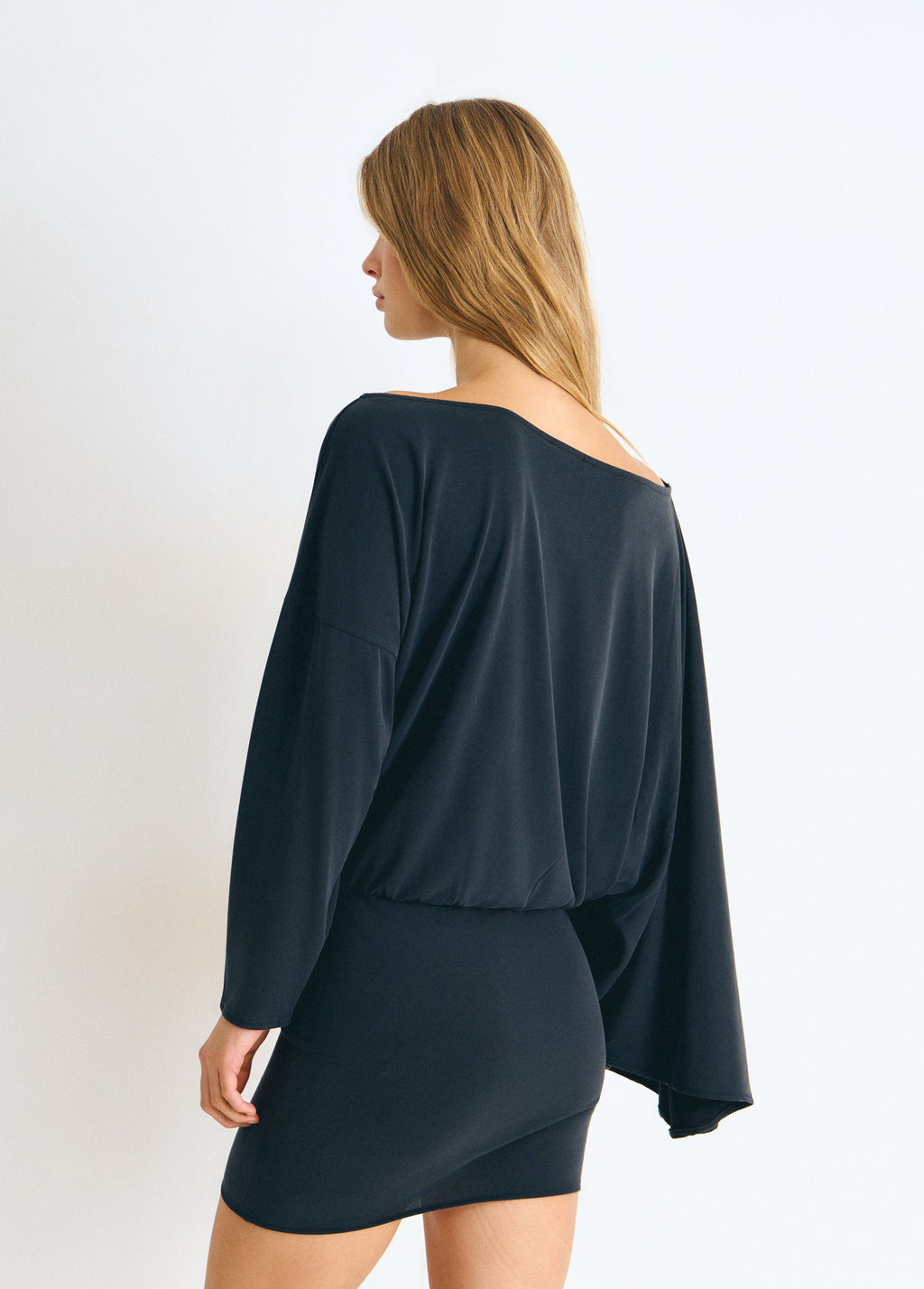 Cupro-Kleid mit Cape-Ärmeln