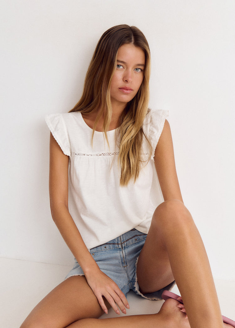Camiseta volantes y puntilla