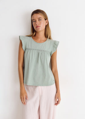 T-shirt with ruffle and lace trim