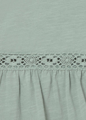 T-shirt with ruffle and lace trim