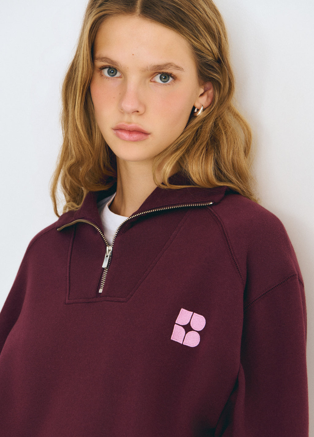 Sweat zippé avec logo brodé