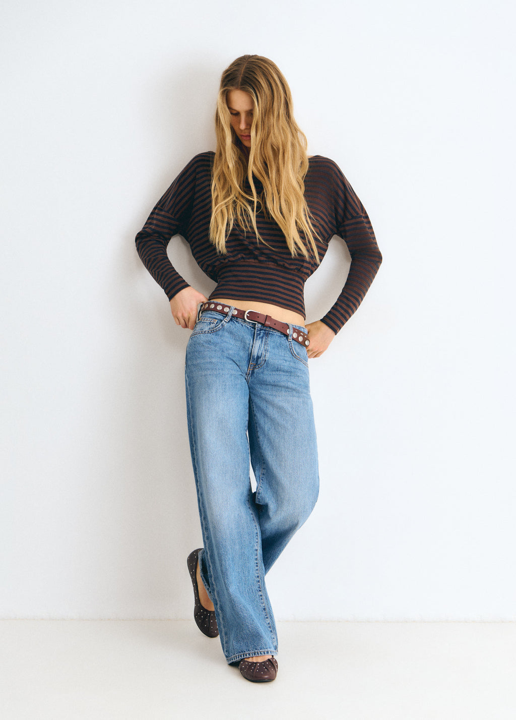 Getailleerd gebreid T-shirt met strepen en taille