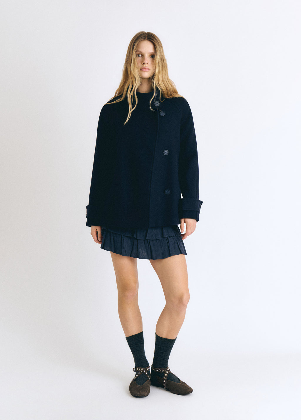 Coat with a high collar and wool content