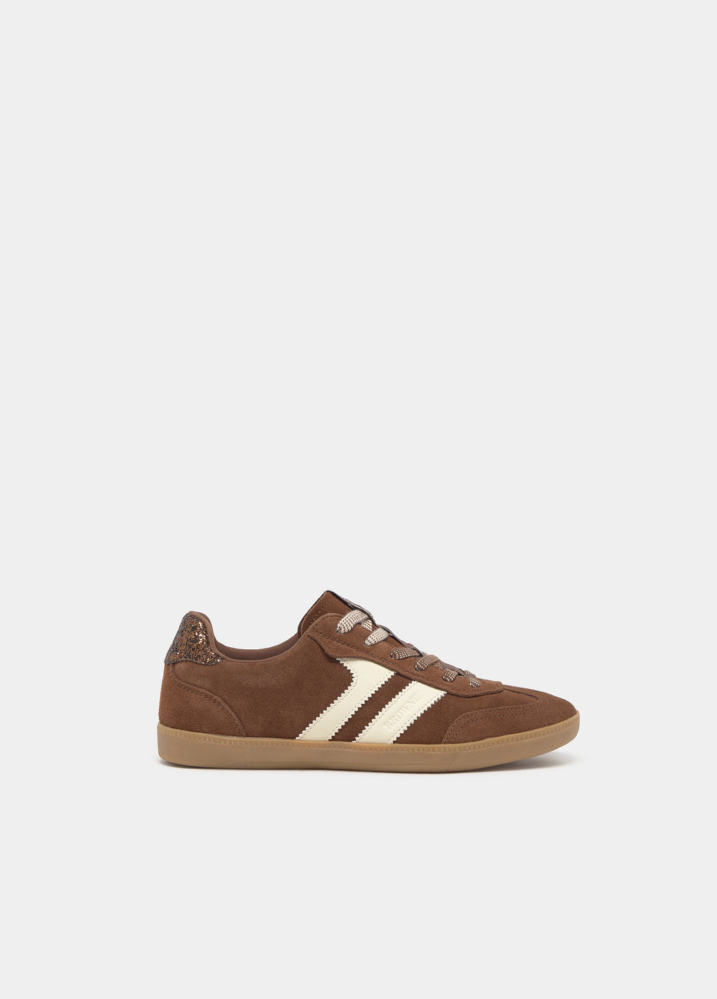 Sneaker mit kontrastierenden Einsätzen