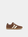Sneaker mit kontrastierenden Einsätzen