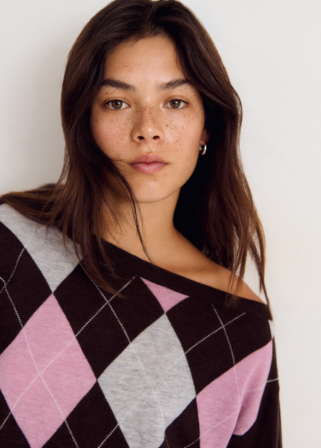 Asymmetrischer Rautenpullover