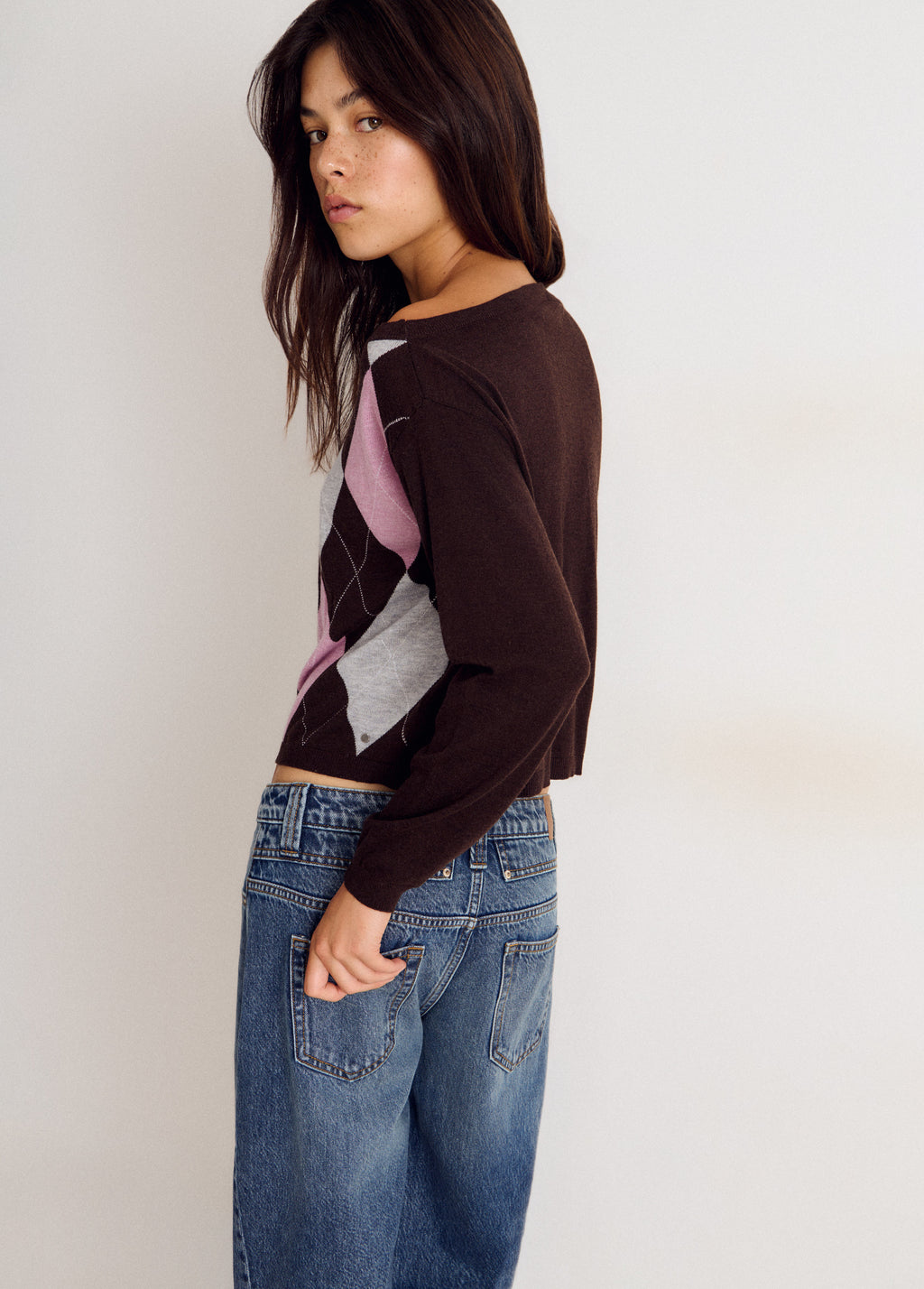 Asymmetrischer Rautenpullover
