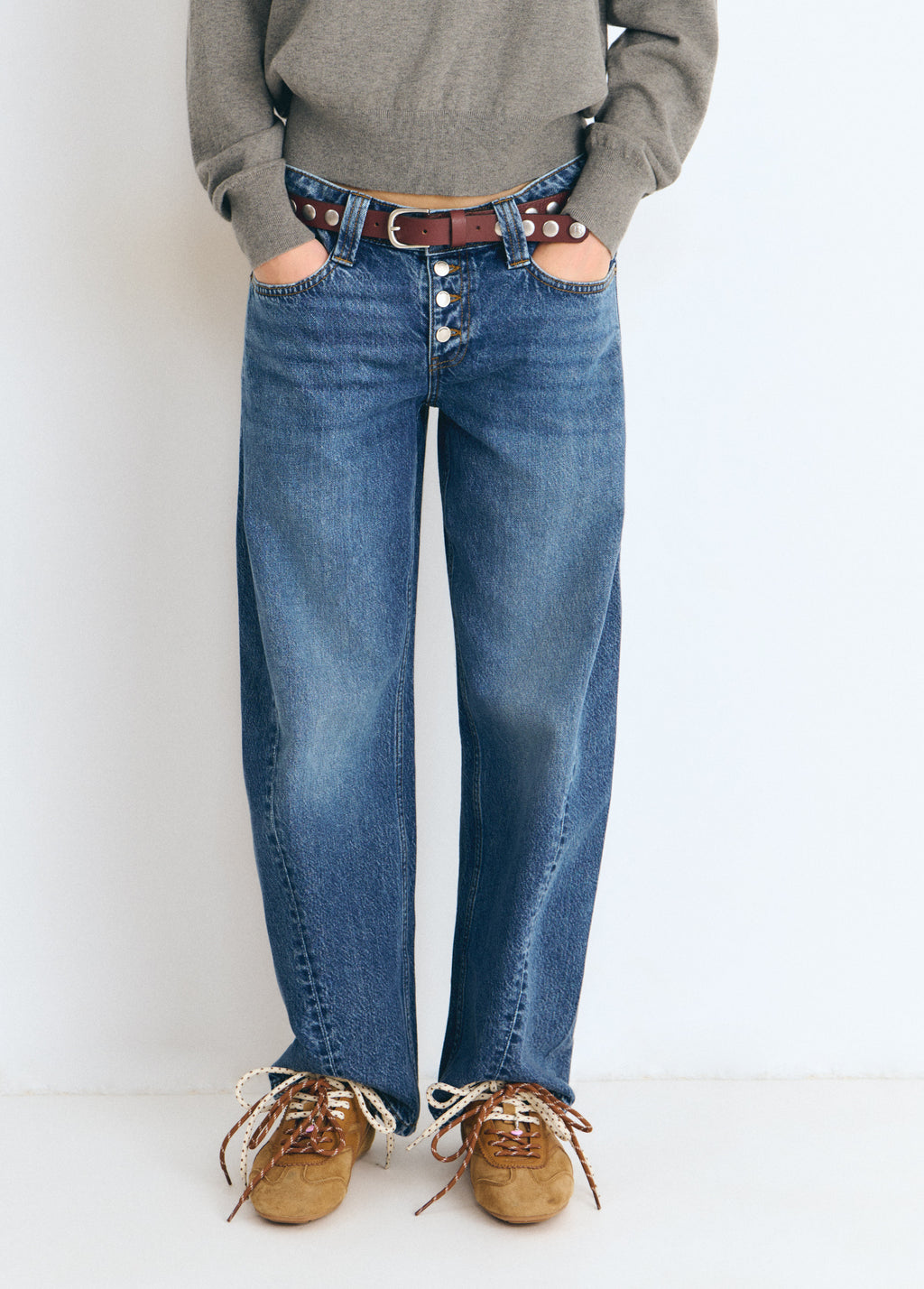 Barrel-leg trousers