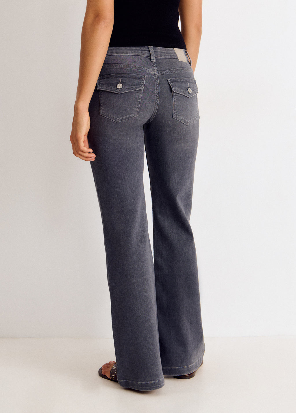 Flare jeans with back pockets