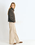 Pantalón recto con tachas