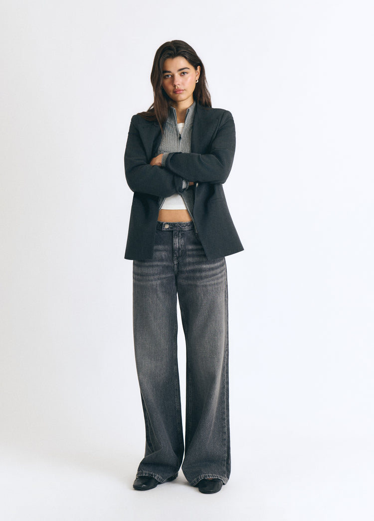 Basic mid-rise jeans